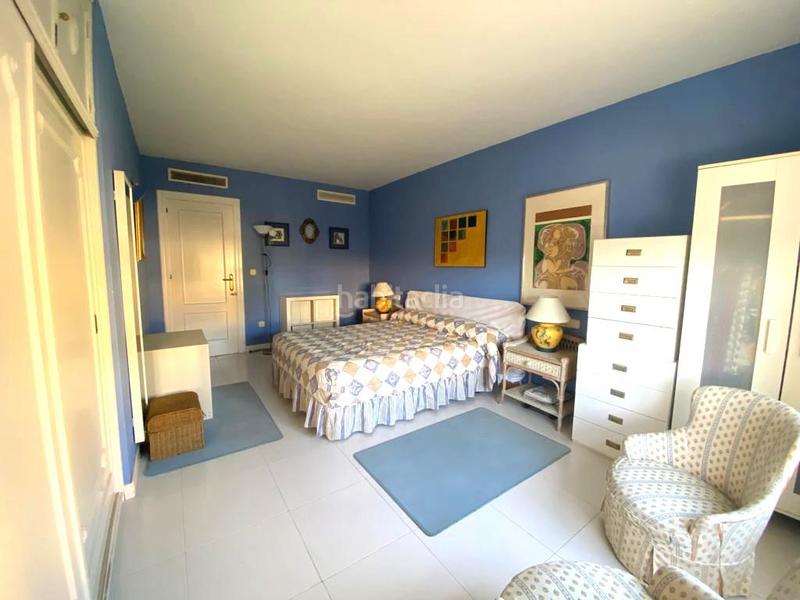 Foto e5f1571b-f4f4-4627-b45d-f612b105fa53. Chalet with parking pool in Campoamor Orihuela