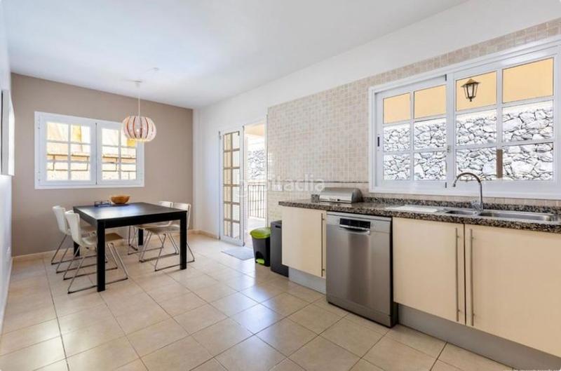 Foto 16c088cf-515e-47ad-aca0-1b3dee0d9736. Maison jumelée dans Playa Fañabé Alto Adeje