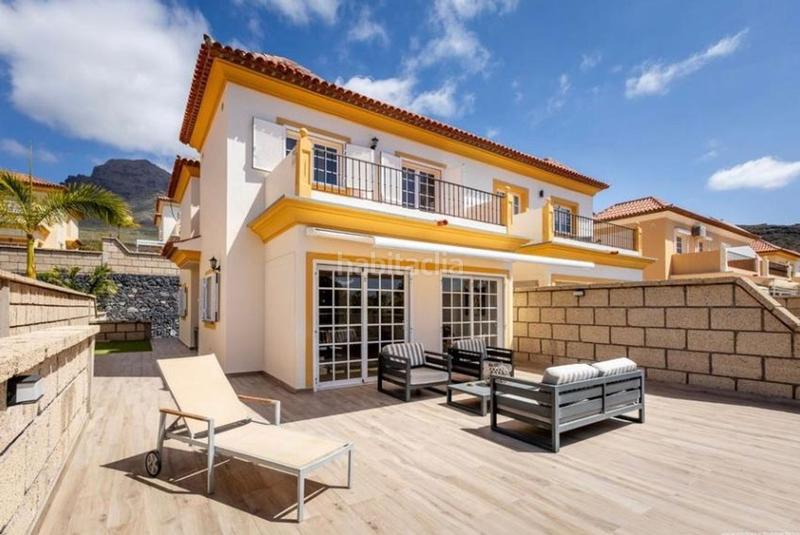 Foto 28f36ab2-2422-4237-bb0d-8288179a0209. Semi detached house in Playa Fañabé Alto Adeje