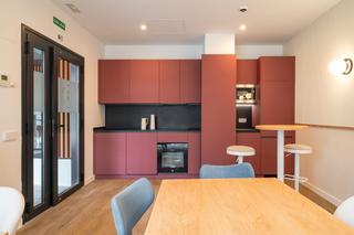 Alquiler Piso  Calle de maría de las mercedes de borbón 278. Piso de 45 metros cuadrados más otros 5 metros cuadrados de terr