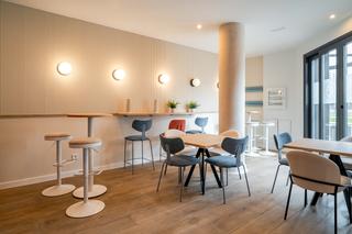 Lloguer Pis  Calle de maría de las mercedes de borbón 278. Piso de 45 metros cuadrados más otros 5 metros cuadrados de terr