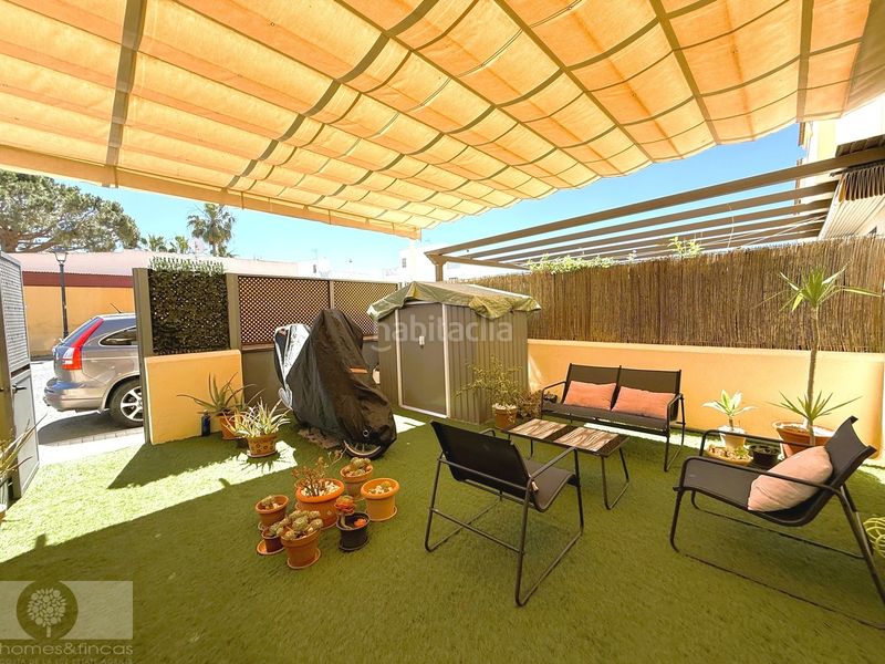 Foto 2456c9b5-5a10-44d4-a8b0-1ea7930f6fc5. Casa adossada a Lepe