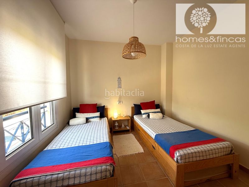 Foto 19261d39-7359-40f4-86c0-493506729d08. Chalet dans avenida rosalía de castro 119 dans Costa Esuri Ayamonte