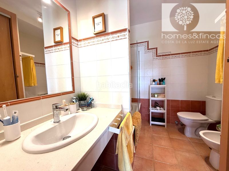Foto 1f15f92c-7883-4e73-aa6d-03a24c7e1cdb. Chalet dans avenida rosalía de castro 119 dans Costa Esuri Ayamonte