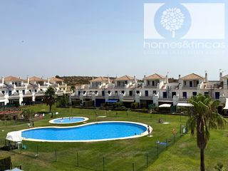 Xalet a Avenida rosalía de castro 119. Adosado de 3 dormitorios en golf costa esuri