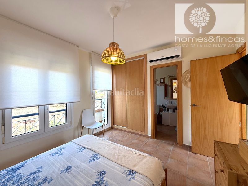 Foto 3ad98399-31df-40a0-a6ea-f9f46938b5b3. Chalet dans avenida rosalía de castro 119 dans Costa Esuri Ayamonte