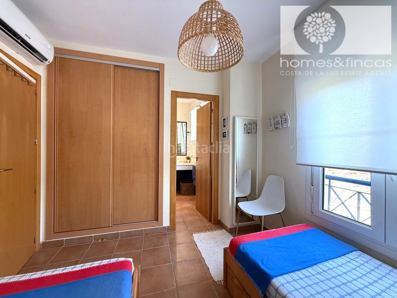 Foto 45a5a9cb-caba-4a1b-9549-35a3b9d30082. Chalet dans avenida rosalía de castro 119 dans Costa Esuri Ayamonte