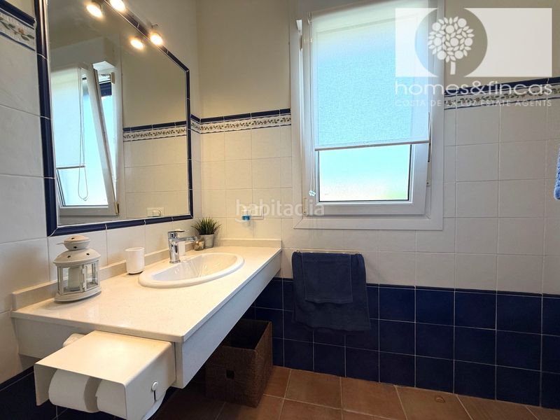 Foto bdb59156-b849-44dc-a75d-ef19e1cec289. Chalet dans avenida rosalía de castro 119 dans Costa Esuri Ayamonte