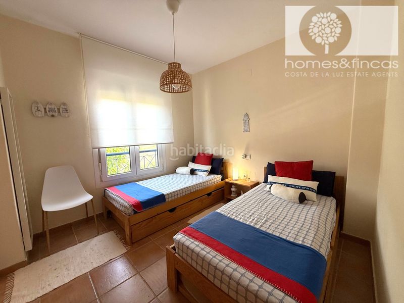 Foto cfc995ca-151a-4121-8f14-860194e7e6b6. Chalet dans avenida rosalía de castro 119 dans Costa Esuri Ayamonte