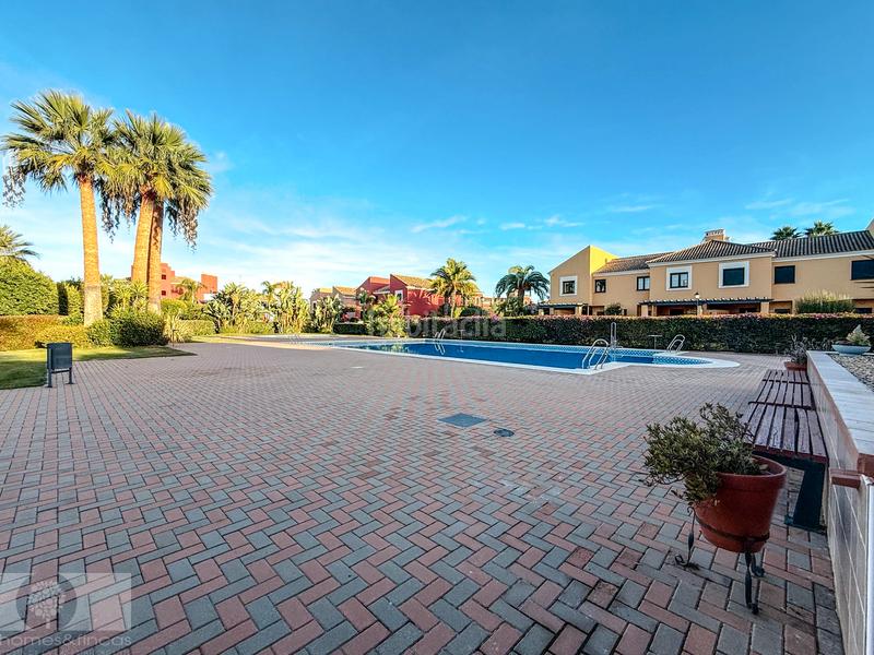 Foto c7d06cbe-13ce-49d8-a176-0c7ae3b43e5a. Pis amb piscina a Isla Canela Ayamonte