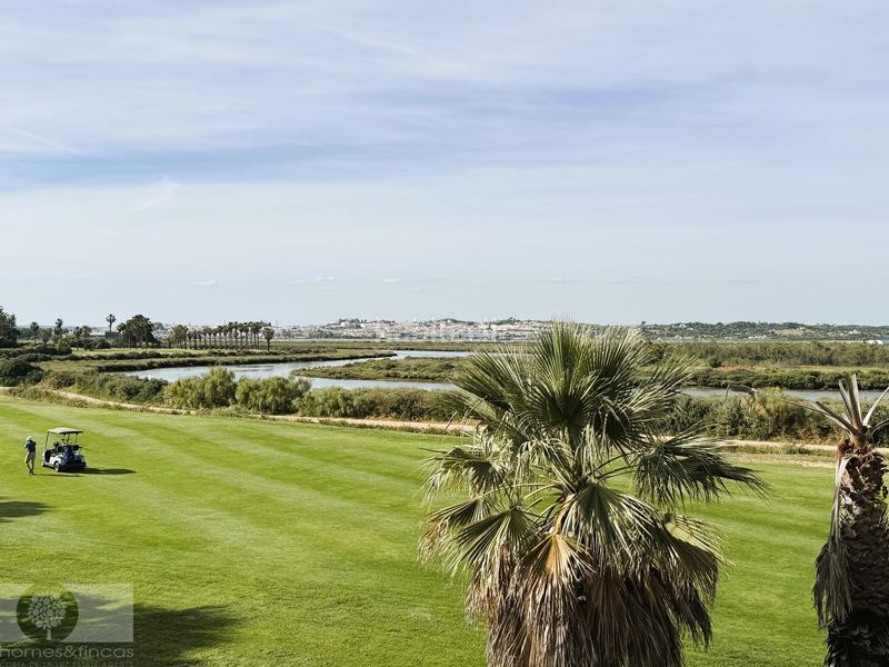 Foto 1a4c8f38-f1f9-4f81-b84a-2313cb684394. Apartament amb aparcament piscina a Isla Canela Ayamonte
