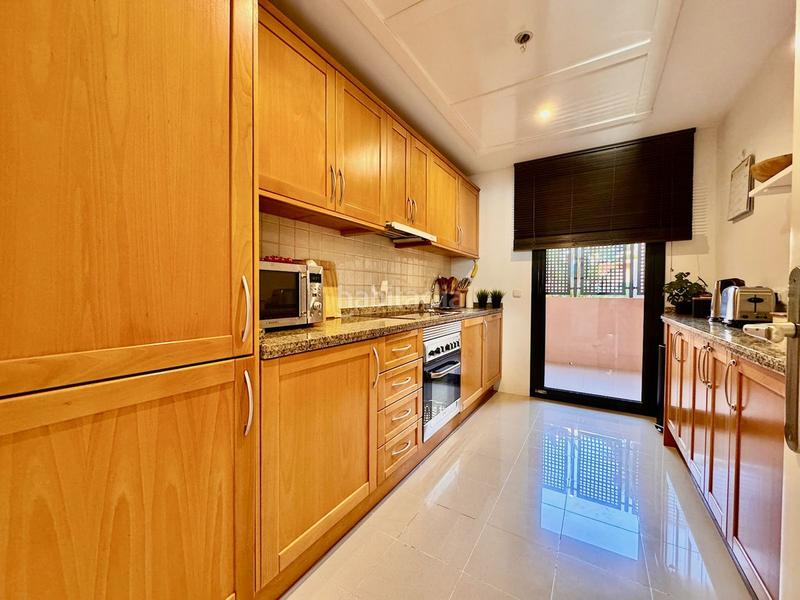 Foto 93702b28-64ad-4f7b-aaa5-68a70d95b1c0. Planta baixa amb aparcament piscina a Calahonda Mijas