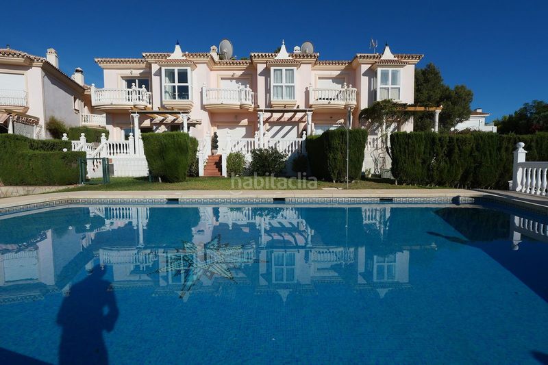 Foto 0df51ee1-139b-4f51-b362-5a3e4c2e8275. Dúplex amb aparcament piscina a Cabopino - Artola Marbella