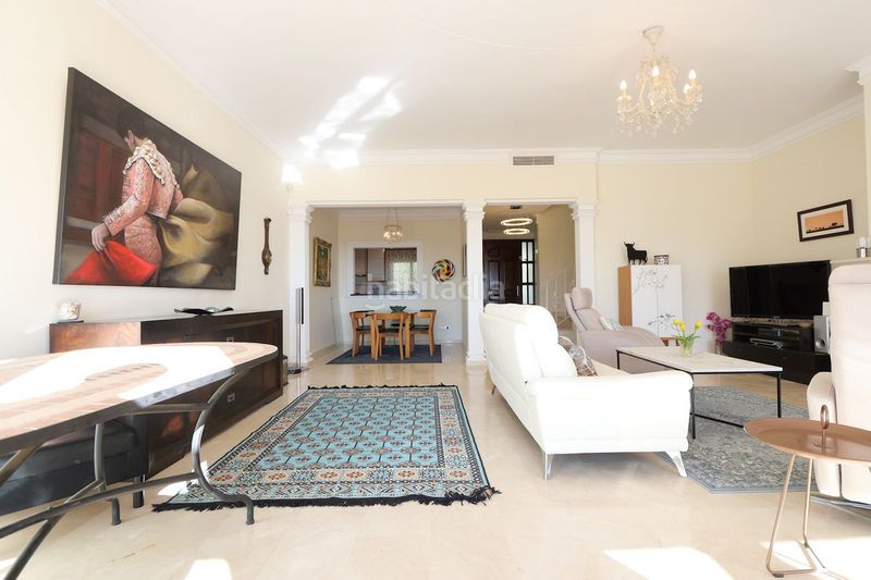 Foto 9f35e227-d180-4f46-b31e-30232ee00939. Dúplex amb aparcament piscina a Cabopino - Artola Marbella