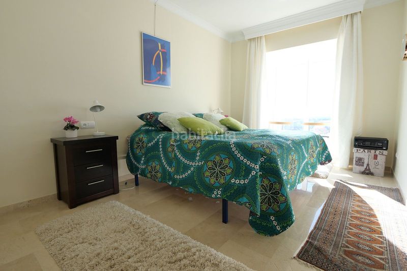 Foto a5cede61-feec-4f41-8f4d-9fc8b4ee2b53. Dúplex amb aparcament piscina a Cabopino - Artola Marbella