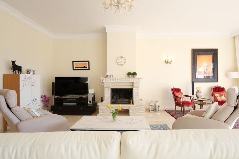 Foto a5e47996-4627-40b0-9583-d5be21c7f254. Dúplex amb aparcament piscina a Cabopino - Artola Marbella