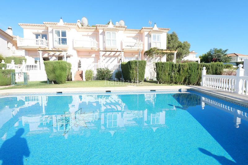 Foto e2cceffb-6820-4c80-892b-ae8576e73987. Dúplex amb aparcament piscina a Cabopino - Artola Marbella