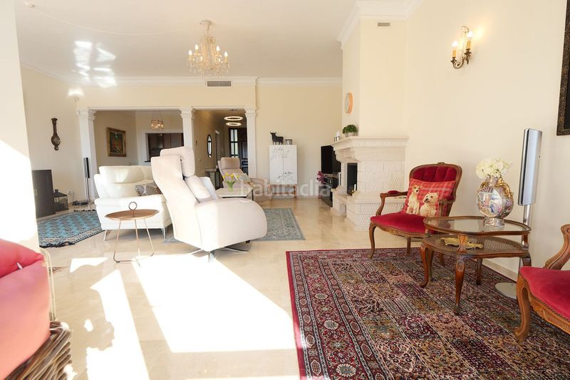Foto fbbc3681-7ac1-44c8-8639-f8df79382db8. Dúplex amb aparcament piscina a Cabopino - Artola Marbella