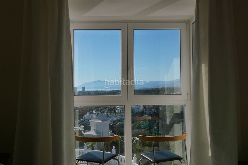 Foto fde0cdd4-003a-46d7-9575-847249a76fb5. Dúplex amb aparcament piscina a Cabopino - Artola Marbella