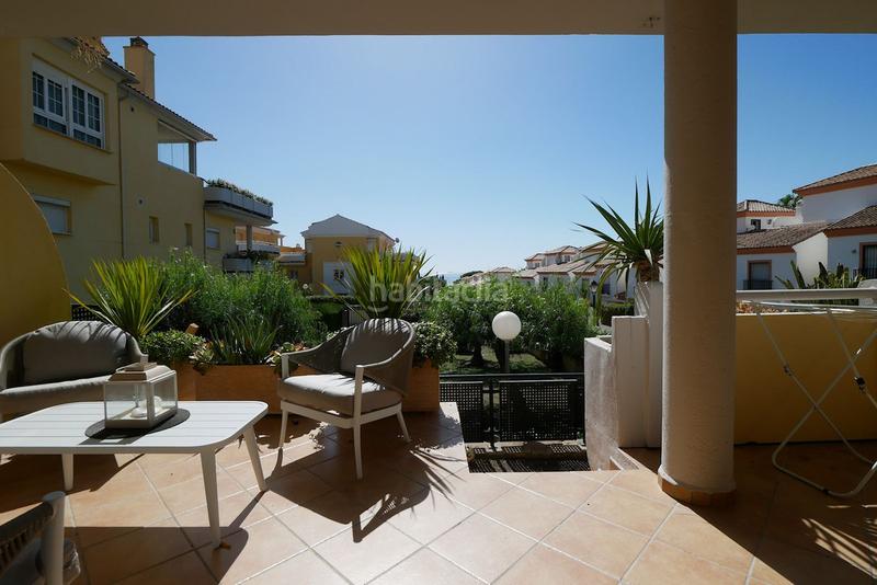 Foto e370386f-b3eb-43d8-b116-0afe7f8830ec. Ground floor with parking pool in Cabopino - Artola Marbella