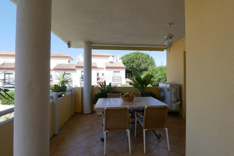 Foto 738b2f3d-f3f5-41c7-8b57-07172e8f8875. Rez-de-chaussée avec parking piscine dans Cabopino - Artola Marbella
