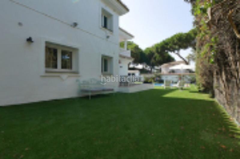 Foto 2b4a12ed-6cb2-444a-94ff-602a016645f5. Chalet mit parking pool in Santa María Marbella