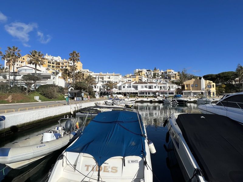 Foto 4349775e-c439-46c7-a153-d3be9c5ecde4. Planta baixa amb piscina a Cabopino - Artola Marbella