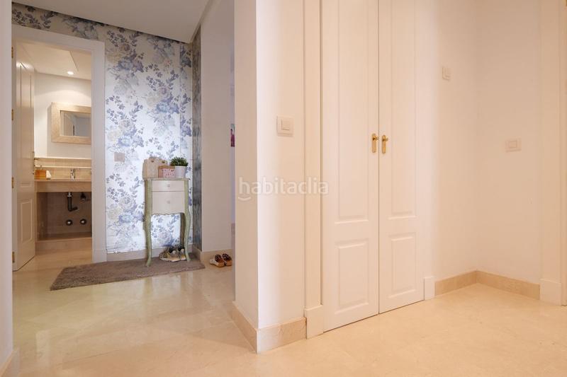 Foto 1496653e-f1e4-4948-a1bc-bf16d435f638. Erdgeschoss mit parking pool in Los Naranjos Marbella