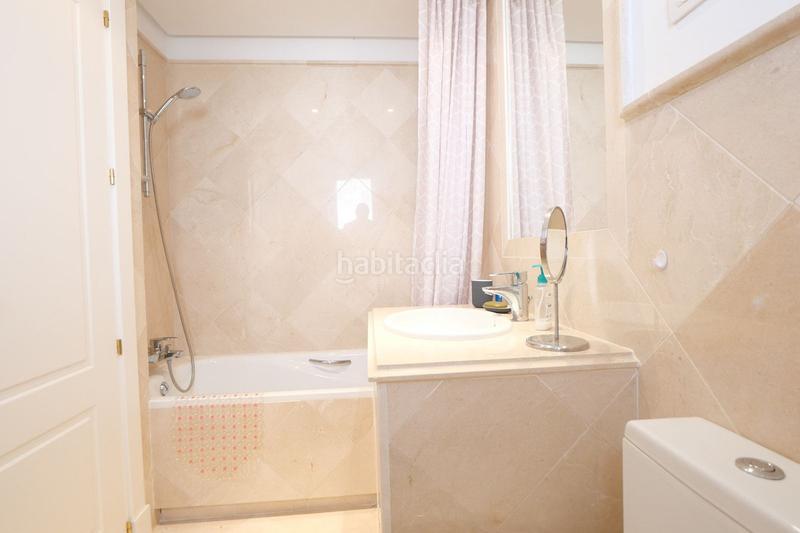 Foto c763514e-d632-4ede-8789-02b2447c35d0. Erdgeschoss mit parking pool in Los Naranjos Marbella