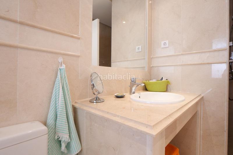 Foto 2f9ba540-1086-49ac-98e5-2a4edb523875. Ground floor with parking pool in Los Naranjos Marbella