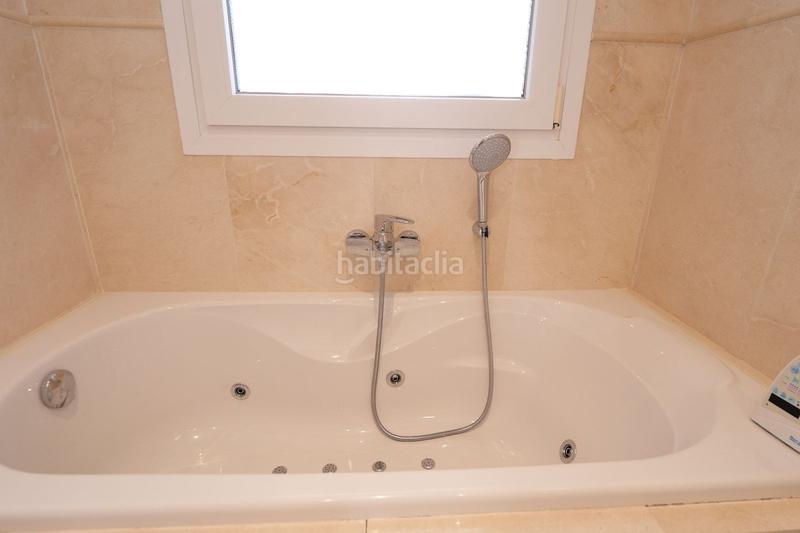 Foto 6cffc68b-4e6a-47d2-b2d4-a6b4c387e32e. Ground floor with parking pool in Los Naranjos Marbella