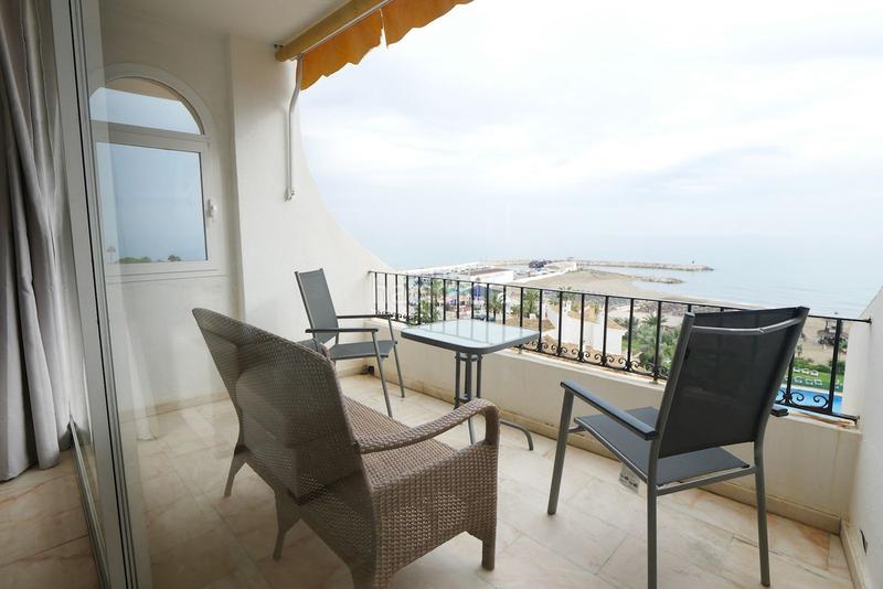 Foto 19d6acfb-774f-4e1c-9663-d3edc19eea9f. Flat with parking pool in Cabopino - Artola Marbella