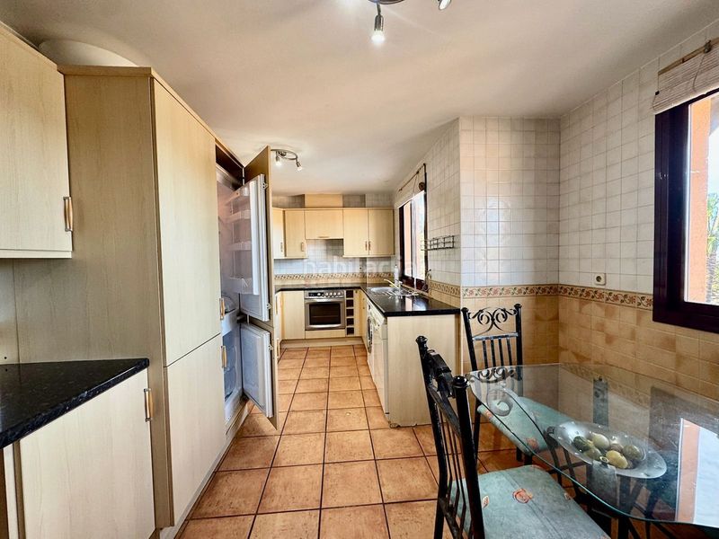 Foto 90d6a33a-7484-440a-b528-a9334e4d730d. Àtic amb aparcament piscina a Calahonda Mijas