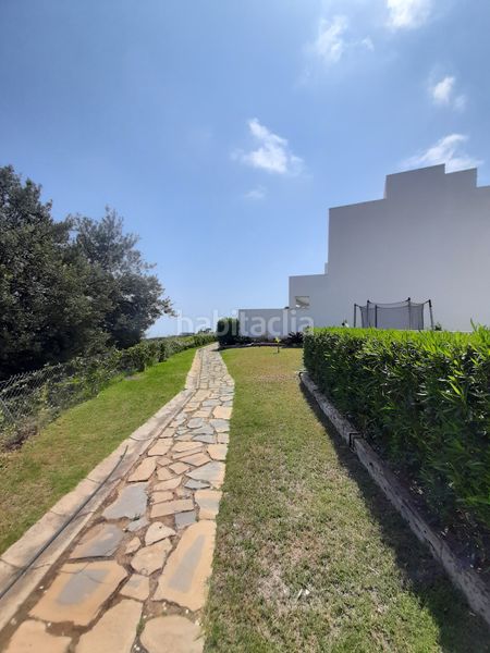 Foto c2befca1-2c73-4558-86a3-156ed5401292. Casa adossada amb aparcament piscina a La Mairena Ojén