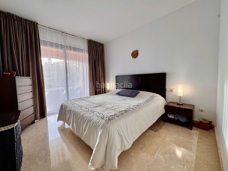 Foto 4d64b8c3-f2a7-4185-a4ba-7cf3bb3d4796. Planta baixa amb aparcament piscina a Calahonda Mijas