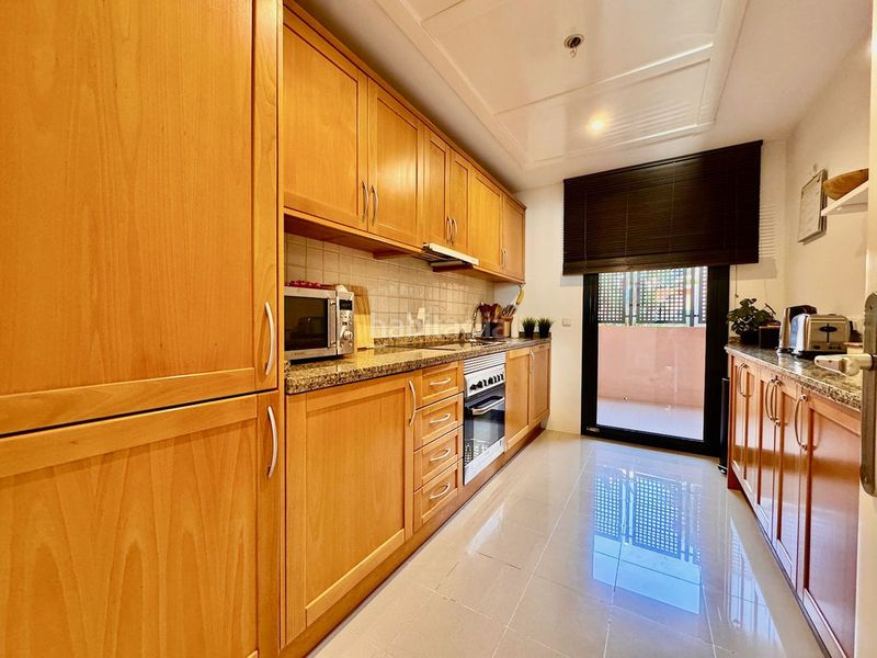 Foto a4748d4c-c6d2-454f-8cef-bf0de7cad891. Planta baixa amb aparcament piscina a Calahonda Mijas