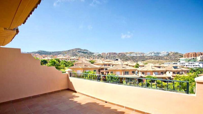 Foto 04b7c9c8-8970-43e1-90e6-fc38384cf12e. Casa adossada amb aparcament piscina a Riviera del Sol Mijas