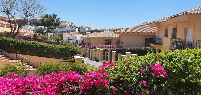 Foto 18db0ec2-34ae-4421-b4d4-0b952f301915. Casa adossada amb aparcament piscina a Riviera del Sol Mijas