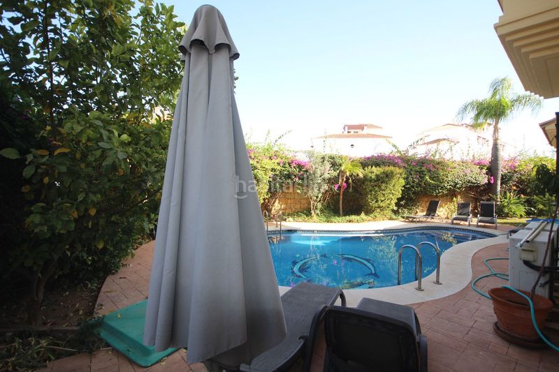 Foto a277da7f-6d25-4b47-a376-690d1a3c3675. Casa adossada amb aparcament piscina a Riviera del Sol Mijas