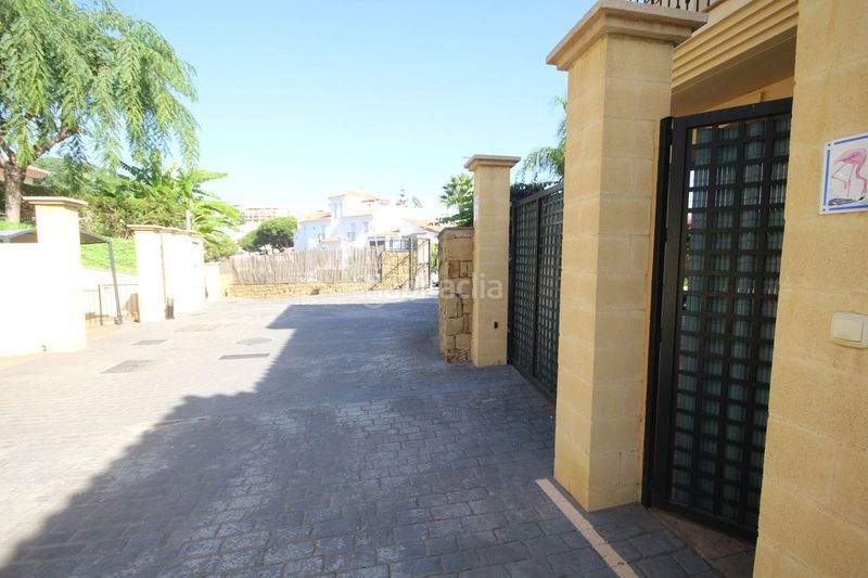 Foto f05e6b89-5988-4b9a-8a43-4cd59e2c3cf5. Casa adossada amb aparcament piscina a Riviera del Sol Mijas