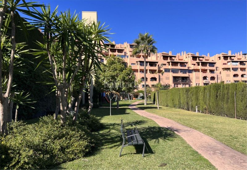 Foto 114f01dd-045f-405f-9171-f8d27070f047. Dúplex amb aparcament piscina a Calahonda Mijas