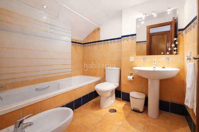 Foto 745ee9a7-fef0-4488-8950-00ae146578dc. Dúplex amb aparcament piscina a Calahonda Mijas