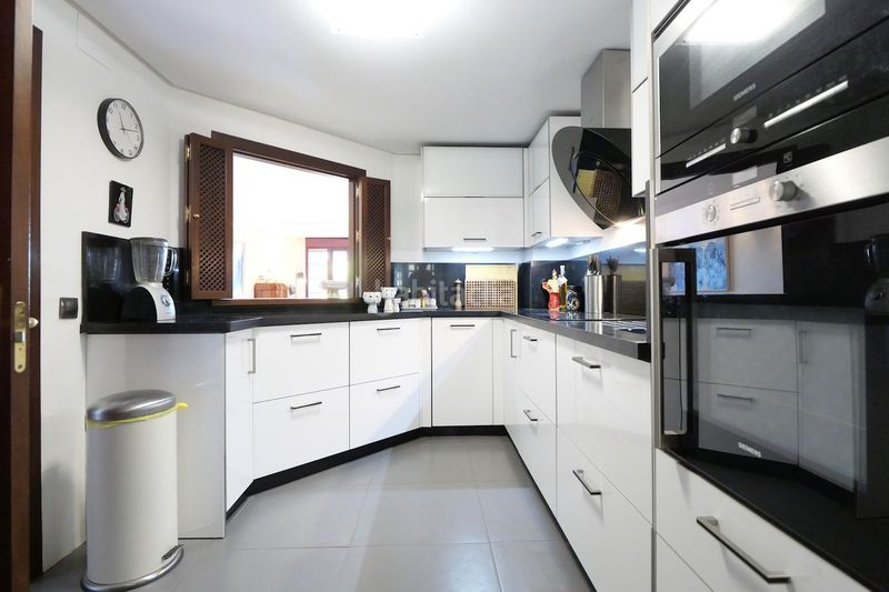 Foto ec575655-86bc-439b-aeac-9fac8b1109e9. Apartament amb aparcament piscina a La Mairena Ojén