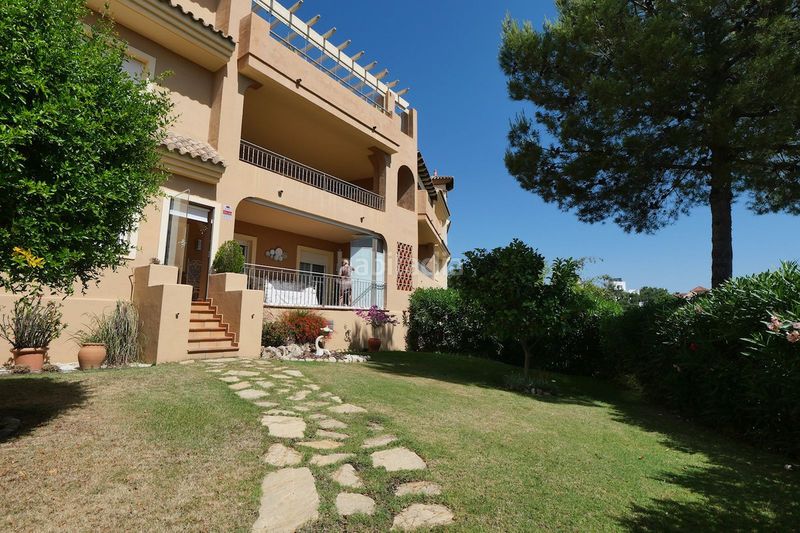 Foto a362c423-ed99-489f-8929-c3995967ecd0. Planta baja en lomas de Marbella club Marbella