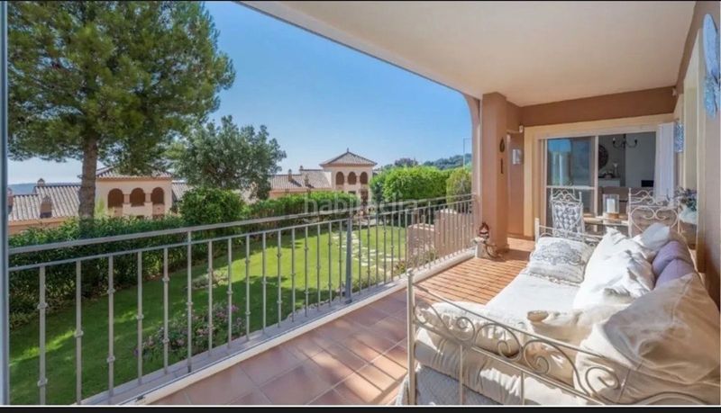 Foto c61a5967-8e70-4a04-a0d4-c5573a50b455. Planta baja en lomas de Marbella club Marbella