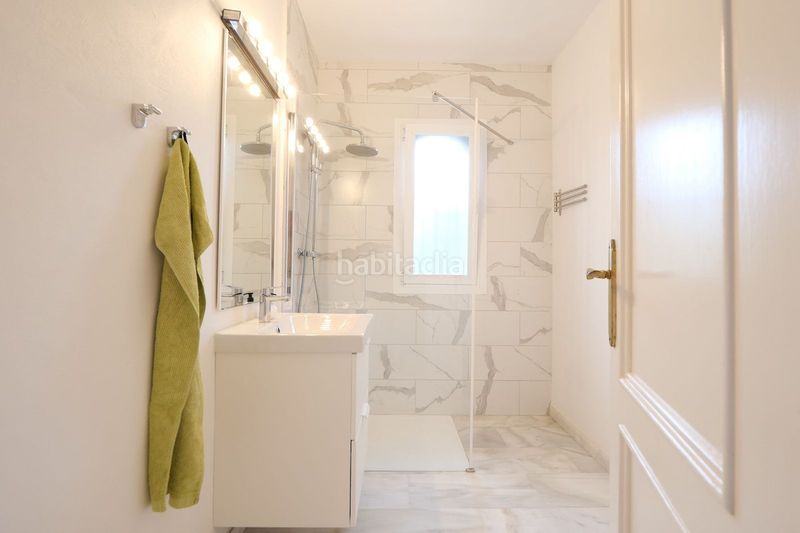 Foto 189d686a-b123-4193-adbc-0486785baf75. Casa adossada amb aparcament piscina a Cabopino - Artola Marbella