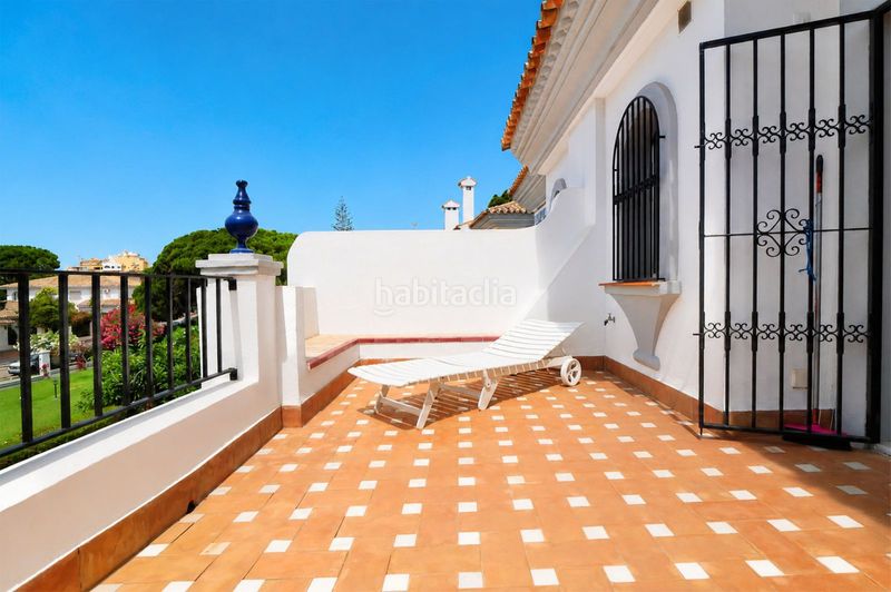 Foto 3e7849c5-99a5-4df1-96ea-d1241552dfb5. Casa adossada amb aparcament piscina a Cabopino - Artola Marbella