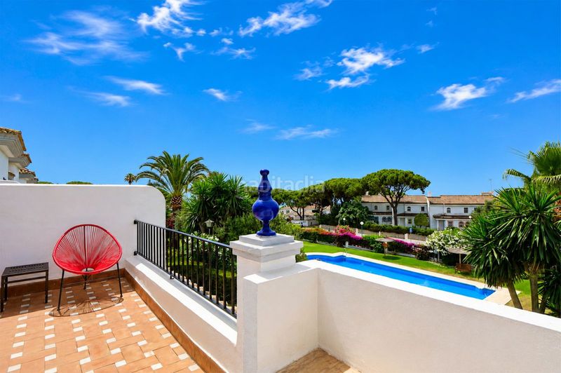 Foto 409b4a1b-c932-43c2-9389-465d364f0854. Casa adossada amb aparcament piscina a Cabopino - Artola Marbella