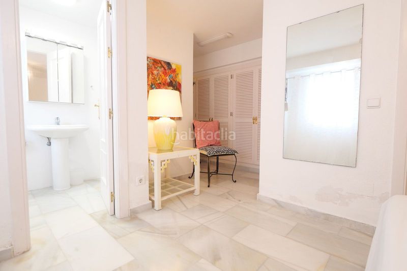 Foto 4a7f4179-5a57-4dcc-a4d3-25b51d1b5de3. Casa adossada amb aparcament piscina a Cabopino - Artola Marbella