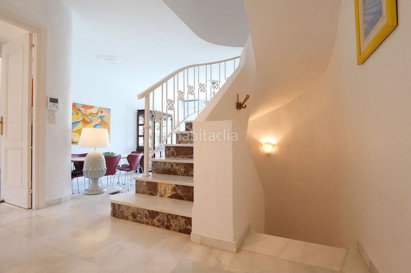 Foto 7050a703-e829-47e8-8f24-5c16dfb79bd4. Casa adossada amb aparcament piscina a Cabopino - Artola Marbella